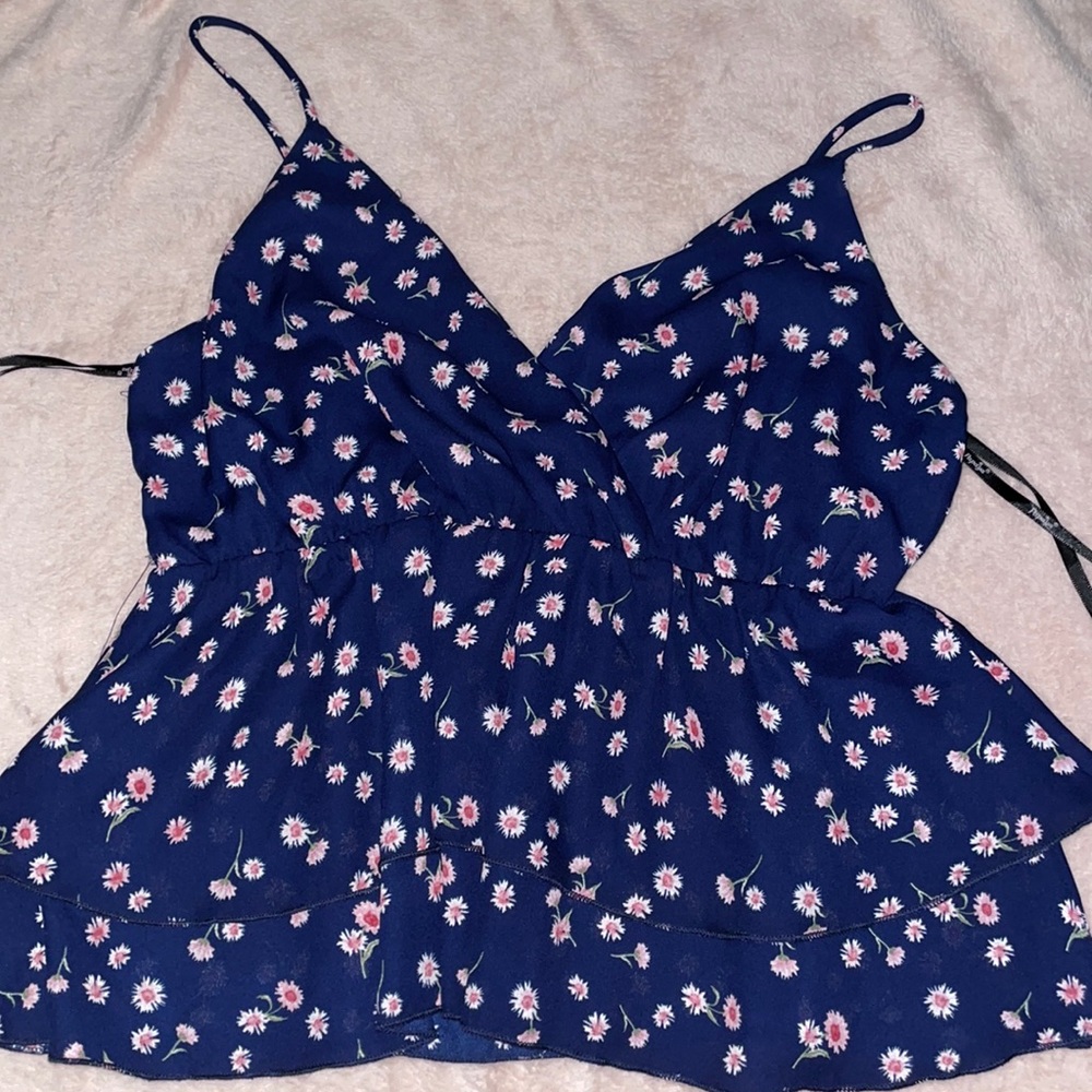 Flower patterned tank top with ruffles
